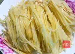 Illustration of how to make pot stickers and shredded potatoes 1