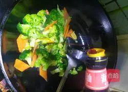 Illustration of how to stir-fry broccoli 7