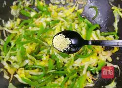 Illustration of how to stir-fry cabbage and pepper 10