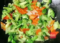 Sauteed carrots with broccoli Illustration of how to do it 14