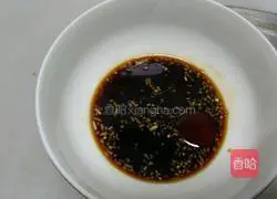 Illustration of how to make spicy preserved eggs 4