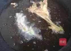 Illustration of how to fry toon sprouts 6