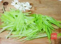 Illustration of how to make stir-fried lettuce 2