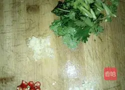 Illustration of how to make cold spicy shredded chicken 3