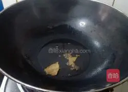 Illustration of how to make shredded radish and crucian carp soup 5