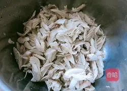 Illustration of how to make lemon shredded chicken legs 9