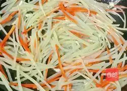 Illustration of how to make spicy and sour shredded potato bento 10