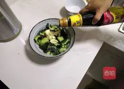 Illustration of how to make pickled cucumbers 3