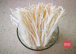 Illustration of how to make spicy enoki mushroom vermicelli 4