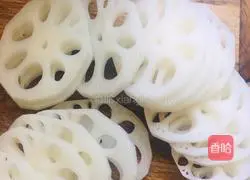 Illustration of how to make cold lotus root slices 2