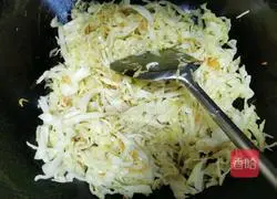 Illustration of how to make fried cabbage with shrimp skin 5