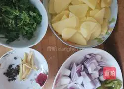 Illustration of how to make fried onions and potato slices 1