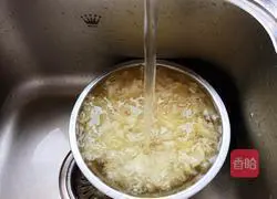 Illustration of how to make cold white fungus 6