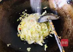 Illustration of how to make lotus white fried crystal vermicelli 6