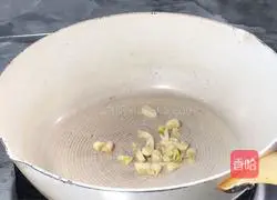 Illustration of how to make garlic-flavored wild rice 6