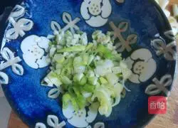 Illustration of how to make spicy bean curd rolls 4