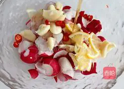 Illustration of how to make cold cherry radish 6