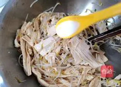 Illustration of how to make bean sprouts and yuba mixed with oil and vinegar sauce 4