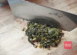 Illustration of how to stir-fry soybean sprouts with pickled vegetables 2 