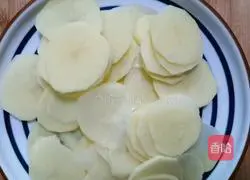 Illustration of how to make tomato and potato slices 2