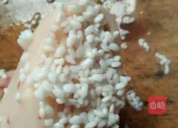 Illustration of how to make glutinous rice lotus root 4