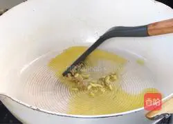 Illustration of how to make fried dried tofu with celery 6