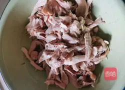 Illustration of how to make spicy shredded chicken 2