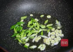 Illustration of how to make shredded king oyster mushrooms in oyster sauce 3