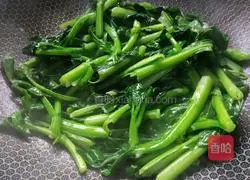 Illustration of how to make garlic cabbage 7