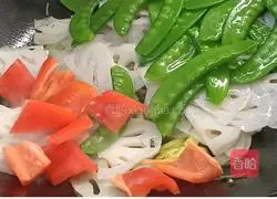 Fried lotus root slices with snow peas Illustration of how to do it 8