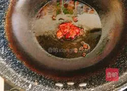 Illustration of how to make fried lotus root slices with green pepper and carrot 2
