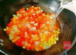 Illustration of how to make fried corn with carrots, potatoes and corn 10