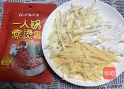 Illustration of how to make Xiabu tomato-flavored stir-fried three shredded shredded vegetables 1