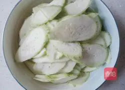 Illustration of how to make loofah soup 1