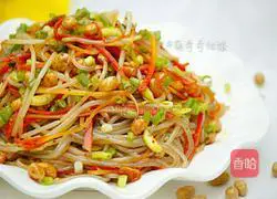 Illustration of how to mix soybean sprouts with vermicelli 11