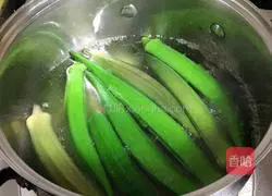 Illustration of how to make boiled okra 1