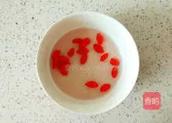 Illustration of how to make wolfberry spinach 3