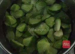 Illustration of how to make radish and mushroom stew 2