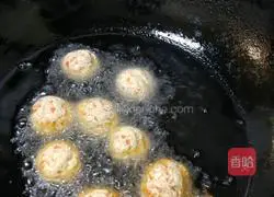 Illustration of how to make vegetarian meatballs 5