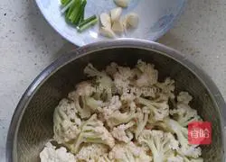  Illustration of how to make stir-fried cauliflower 1