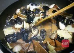 Illustration of how to make fragrant dried vegetables 7