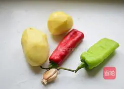 Illustration of how to make pepper-fried shredded potatoes 1