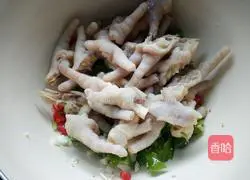 Illustration of how to make cold chicken feet 16