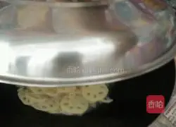 Stir-fried lotus root Illustration of how to make slices 5