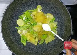 Illustration of how to make green pepper and potato slices 15