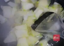 Winter Melon, Scallops and Shrimp Skin Soup Recipe Illustration 8