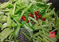 Illustration of how to make dried celery and eggs 6