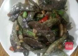 Illustration of how to make fried lentils with oil residue 6