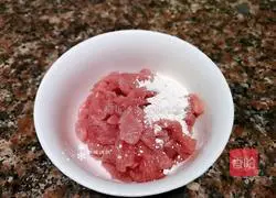 Illustration of how to make fried fungus with zucchini 3