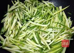 Illustration of how to make stir-fried small melon 2